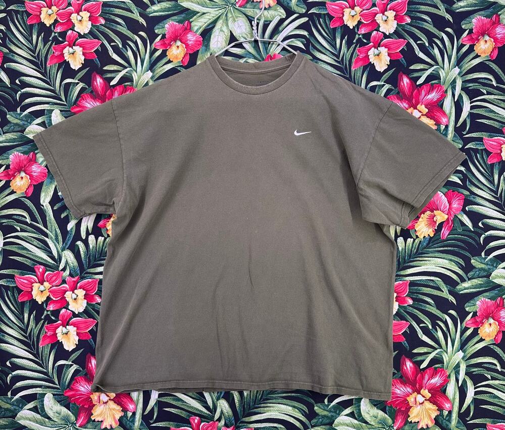 Nike Army Green Tshirt White Swoosh Size XL